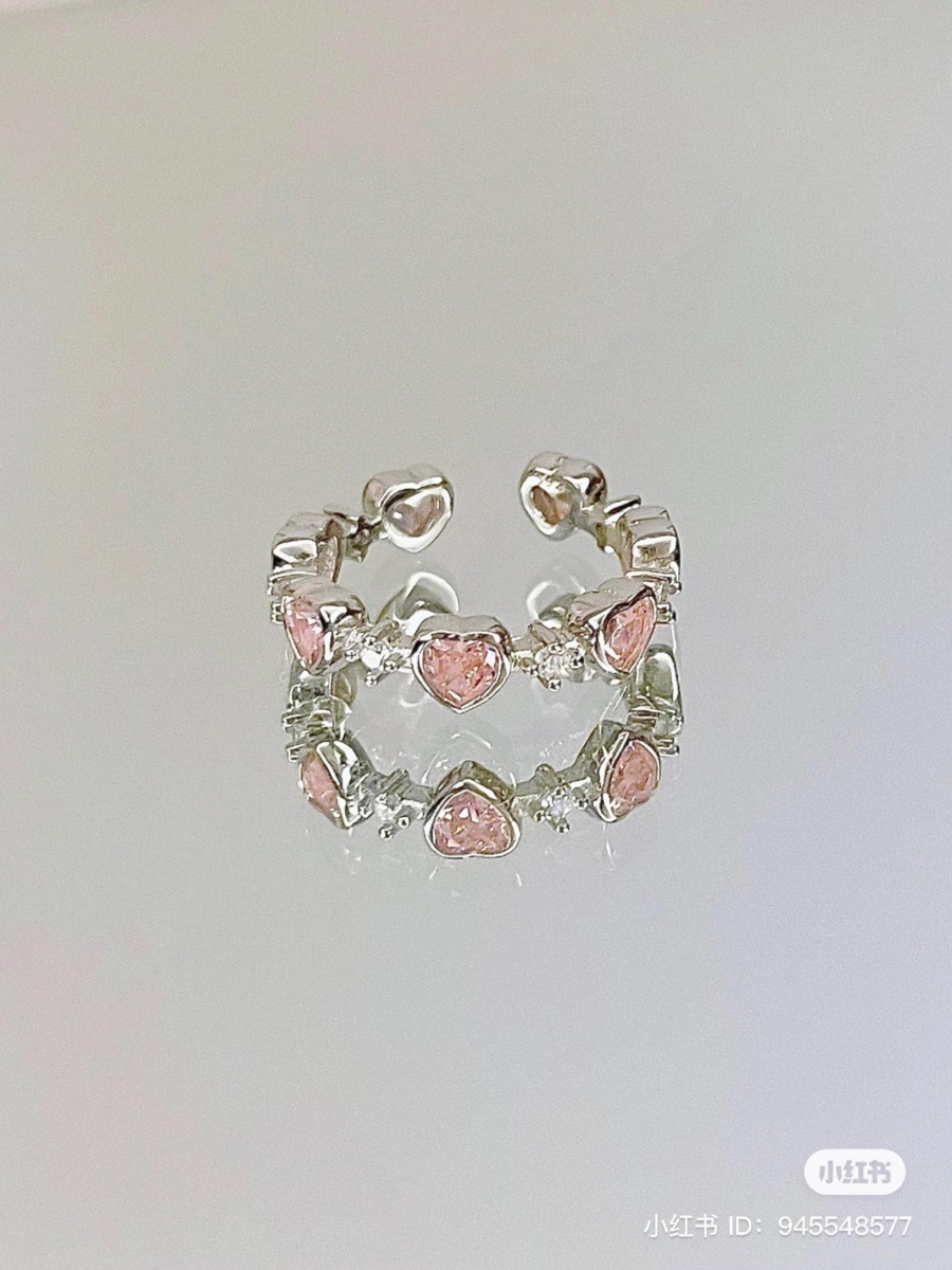 粉色系.爱心排钻戒指