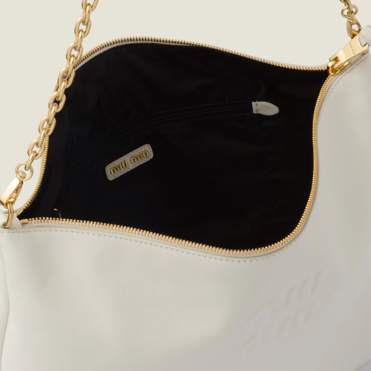 3、Miu Miu Leather Shoulder Bag