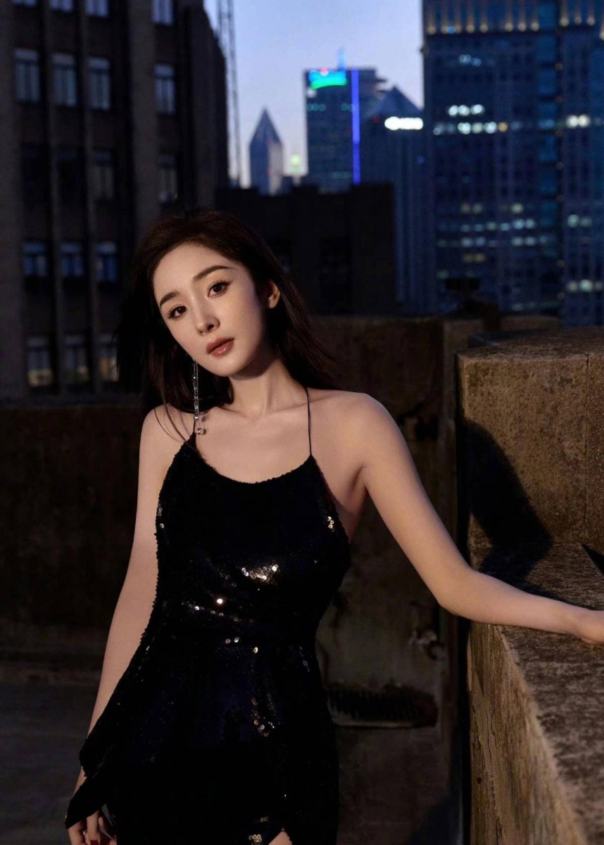 杨幂冷艳气质迷人