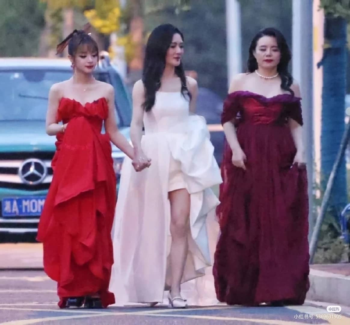 龚琳娜、谢娜、MARiA美依礼芽