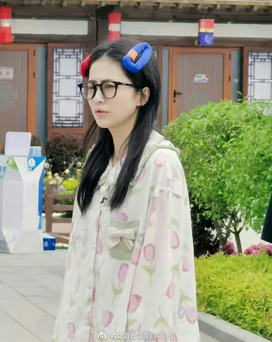 白鹿素颜清秀显嫩