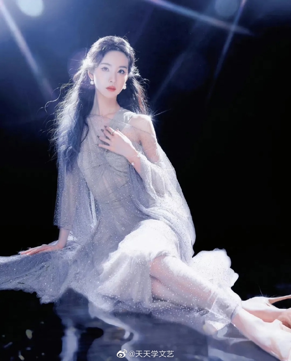 陈都灵“人鱼姬”造型仙气飘飘