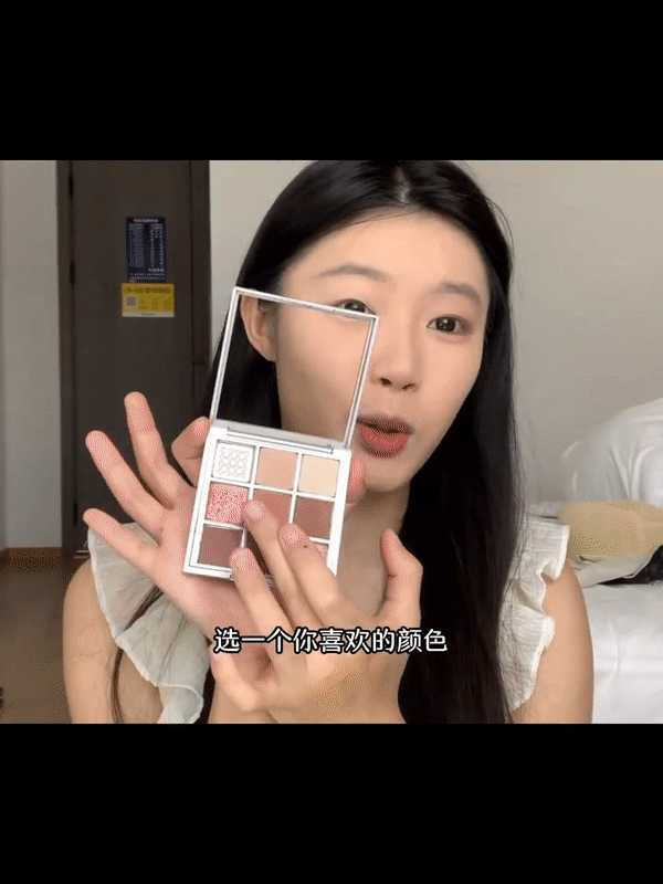 加深眼窝轮廓后铺一层颜色