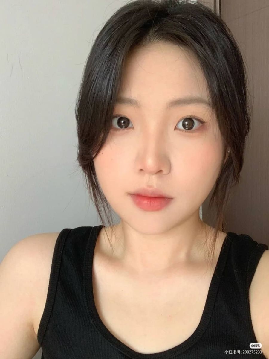 清透自然系的妆容