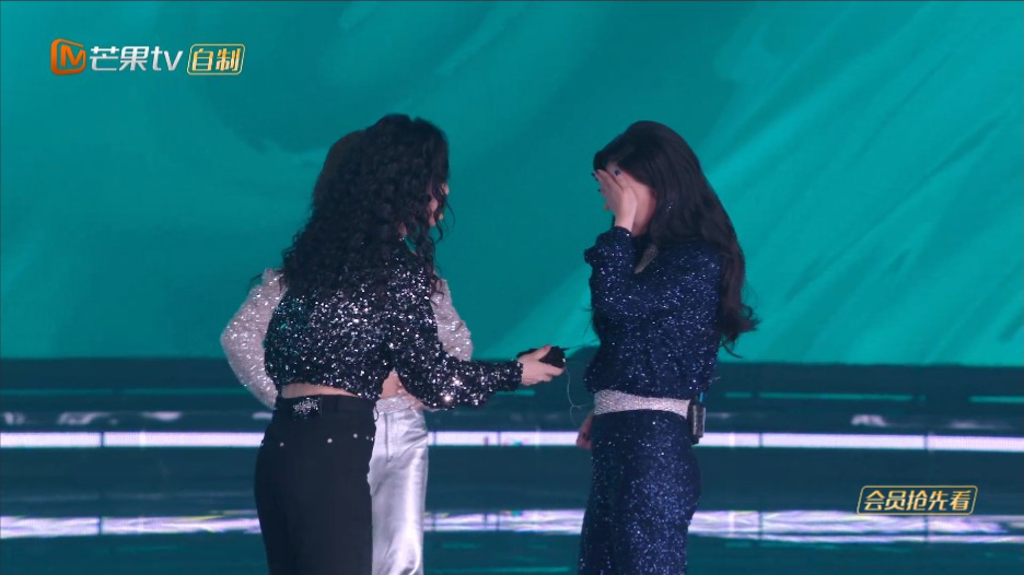 朱珠麦包掉落，自责落泪