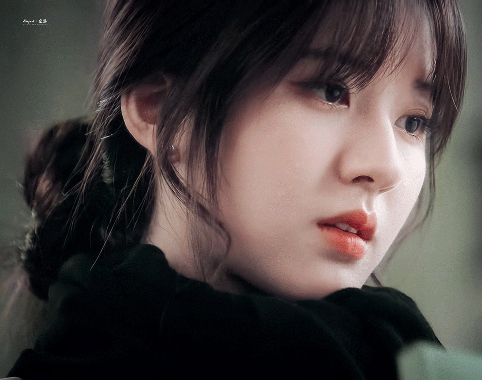 定妆之前使用液体提亮来提亮