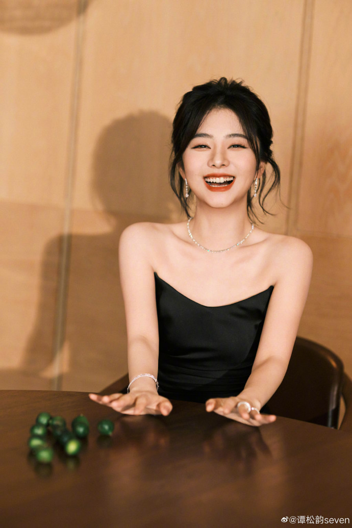 谭松韵因为“社恐”婉拒了《浪姐 4》的邀约