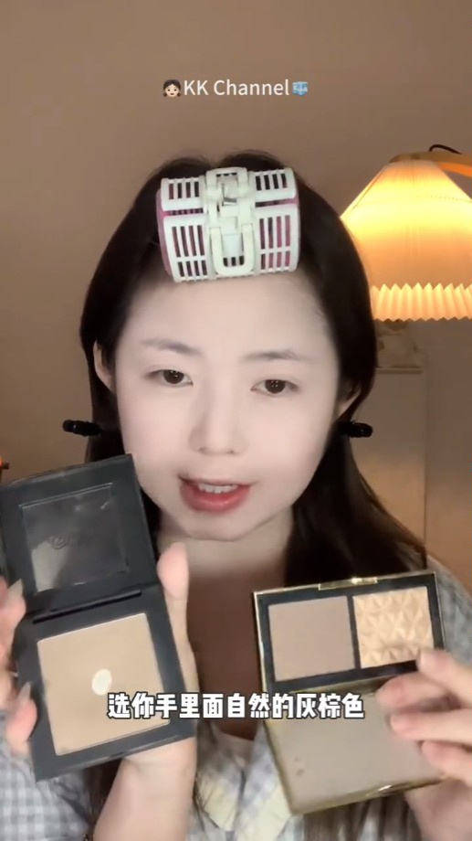 自然的灰棕色可以搞定修容和眼影