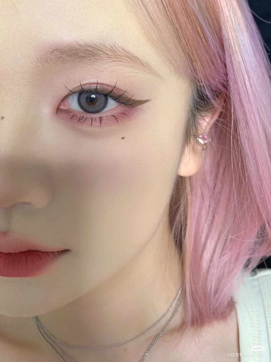 「千金感猫眼眼妆」