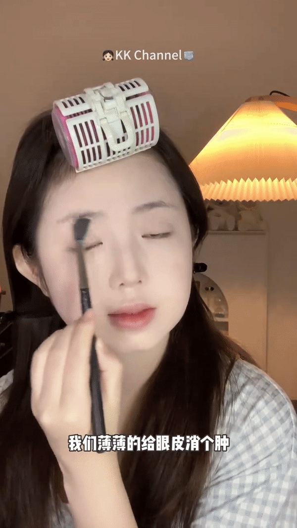 眼皮打底+画眉毛