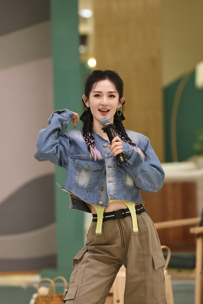 谢娜获颁 X-Leader 遭质疑