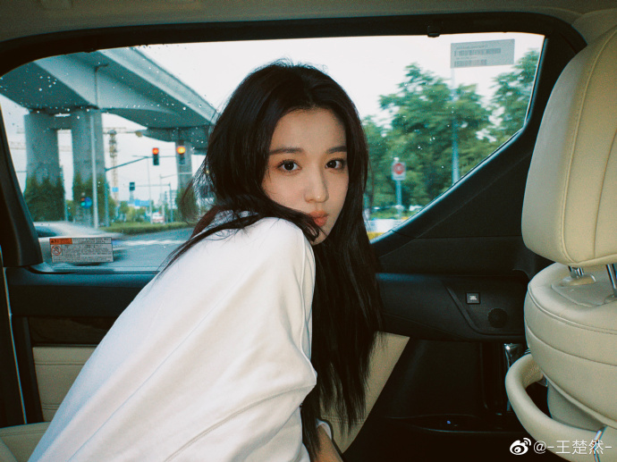 粉丝劝她爱惜羽毛,不要白白浪费漂亮脸蛋