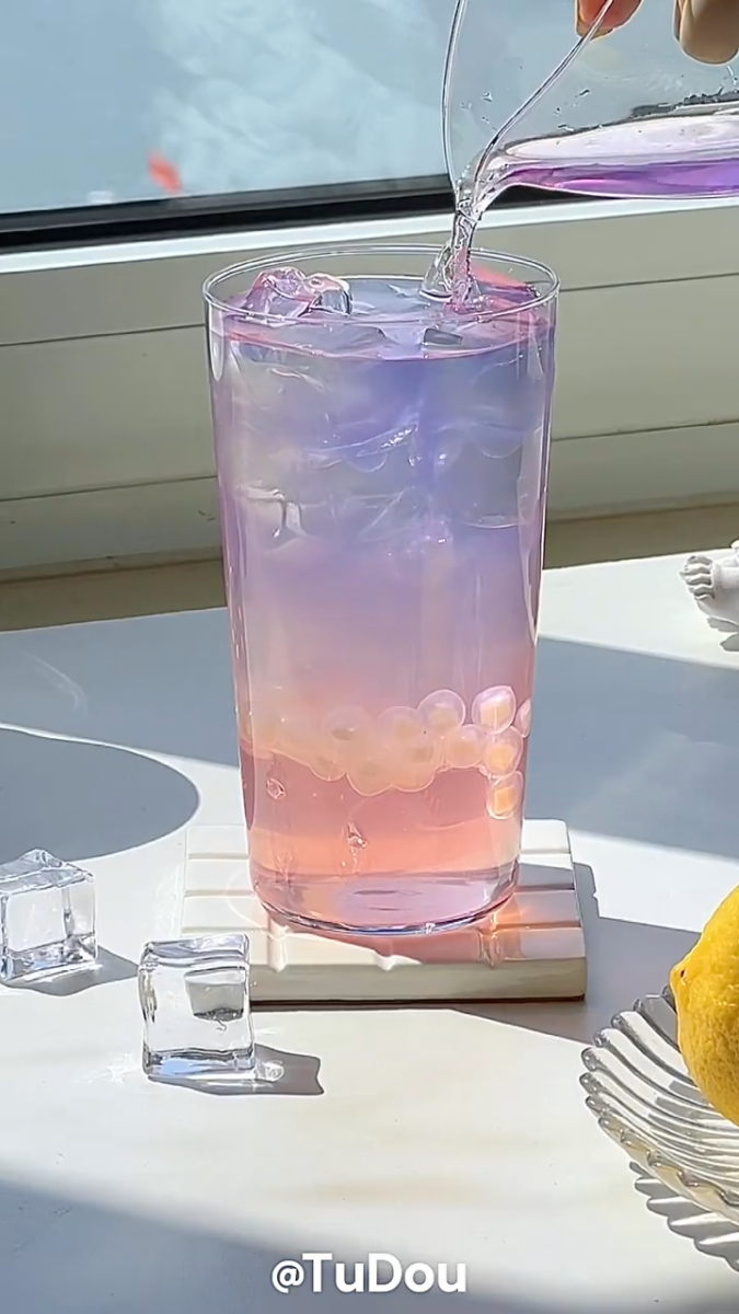 3、蝶豆花粉椰子水