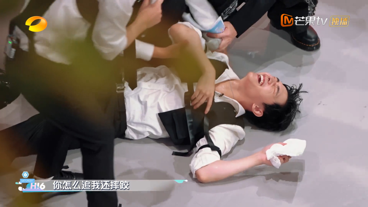 被杨迪吐槽:「你怎么追我还摔跤」