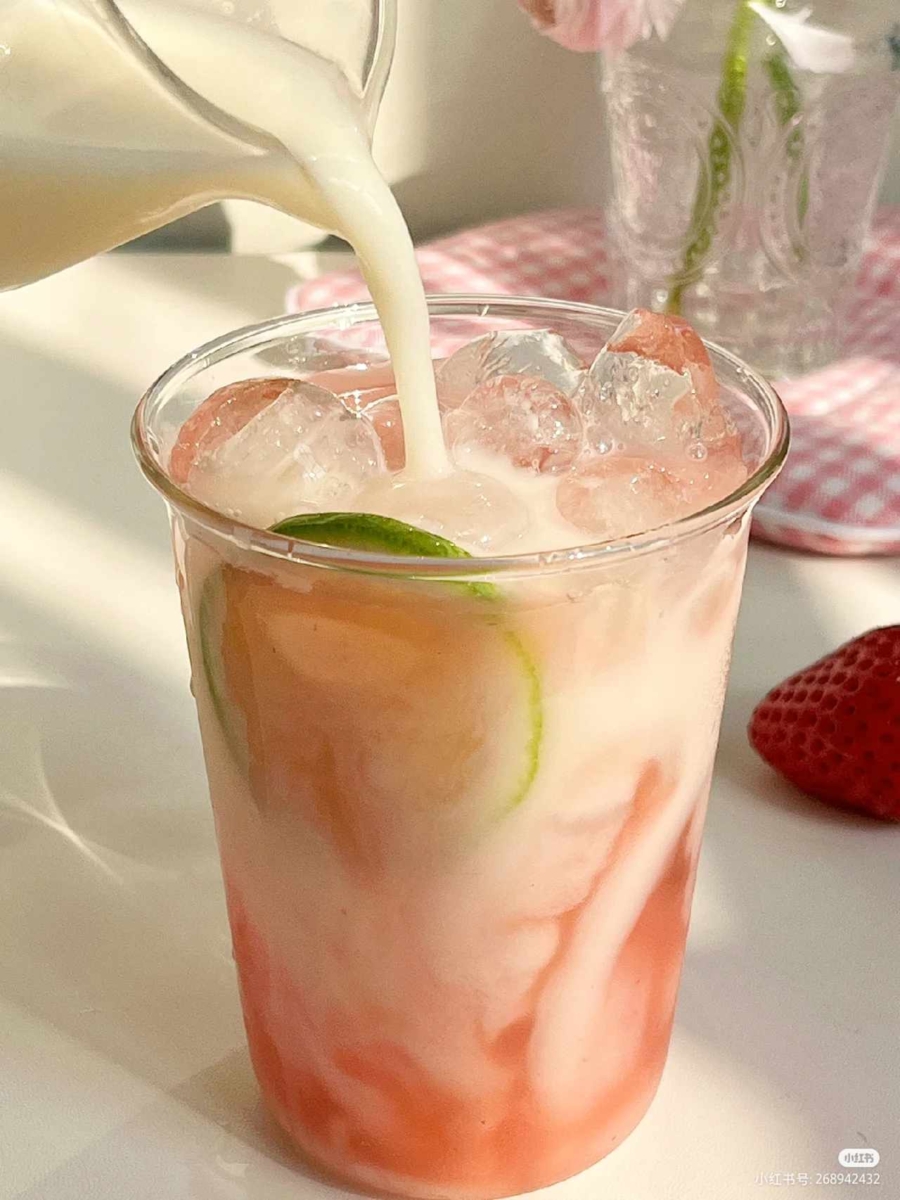 6、草莓汁「养乐多」