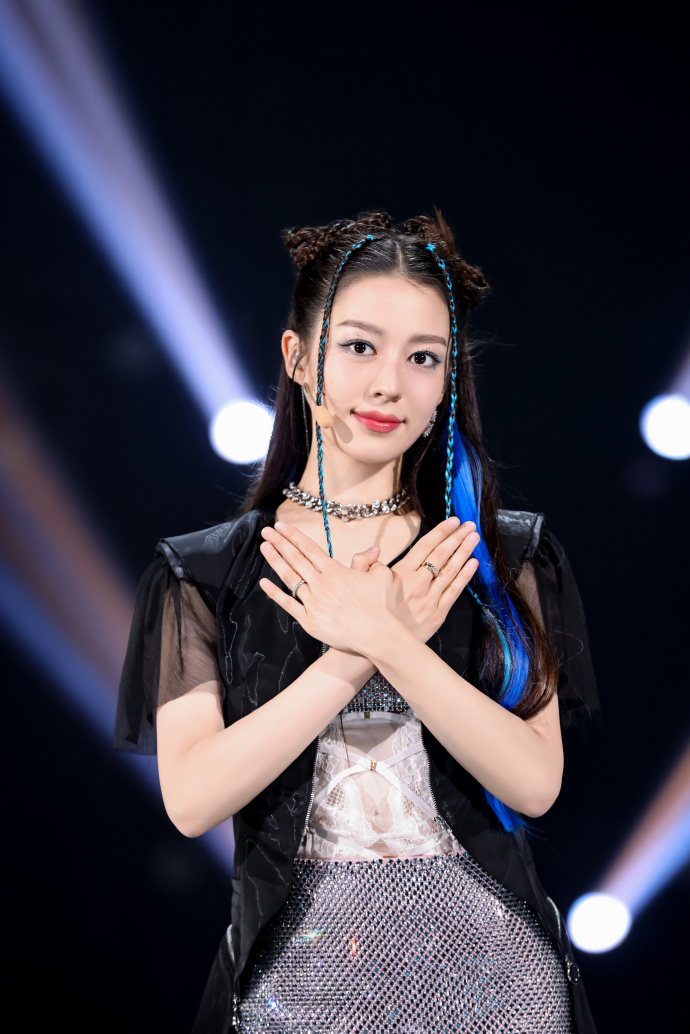 吉娜一路躺赢到总决赛