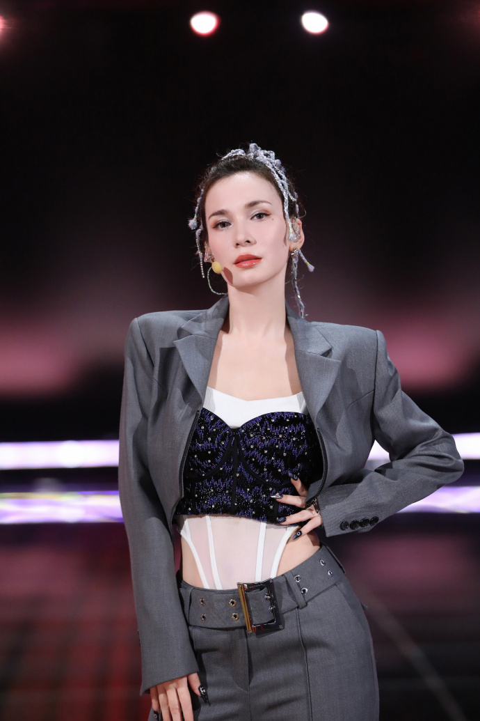 陈意涵表示卢靖姗是很贴心的队长