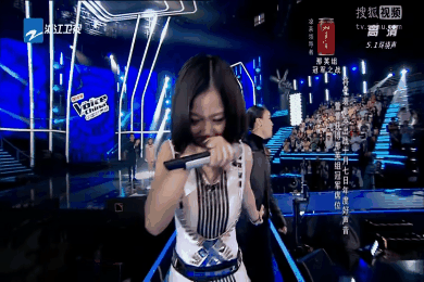 姚贝娜哭着甩开那英的手跑下台