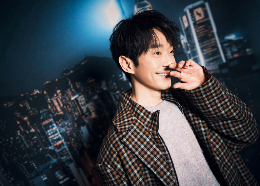 张栋梁“微笑王子”变“搞笑王子”