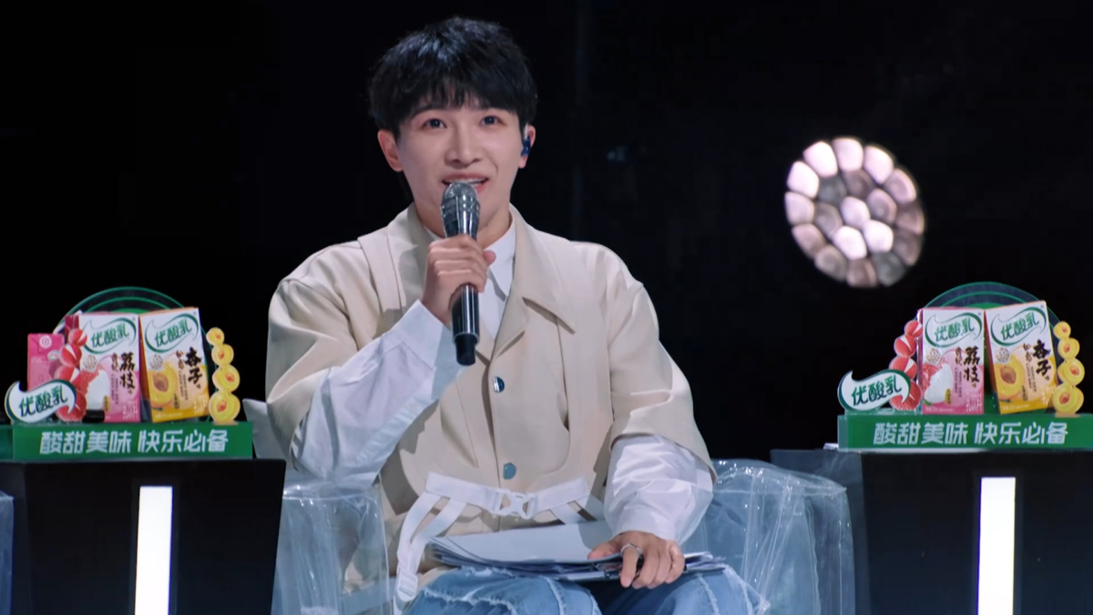 周深很诚恳地给出许多宝贵意见