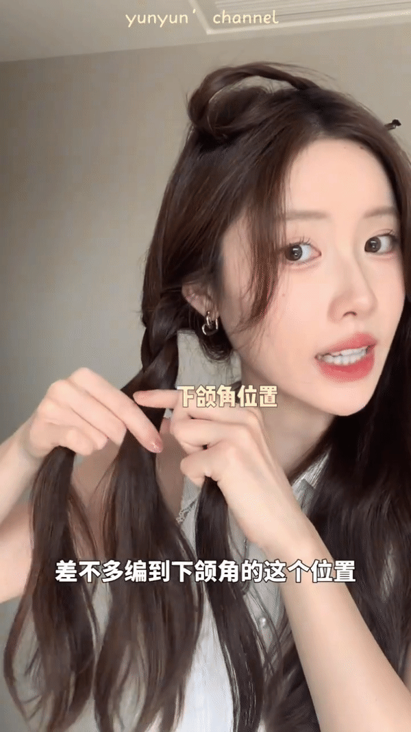 Step 2:剩余的头发编成麻花辫