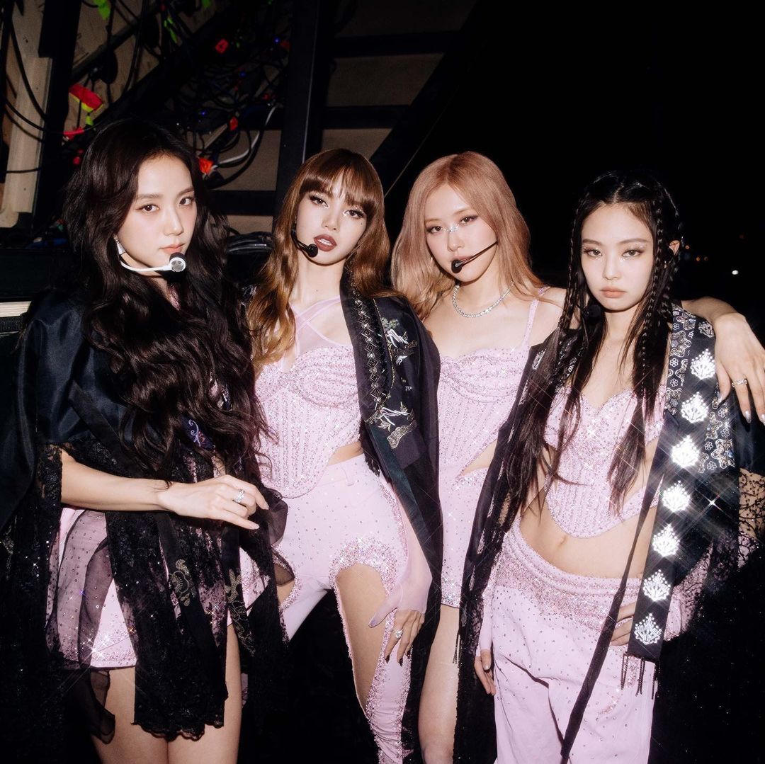 公司火速承认恋情是在向 BLACKPINK 施压?!