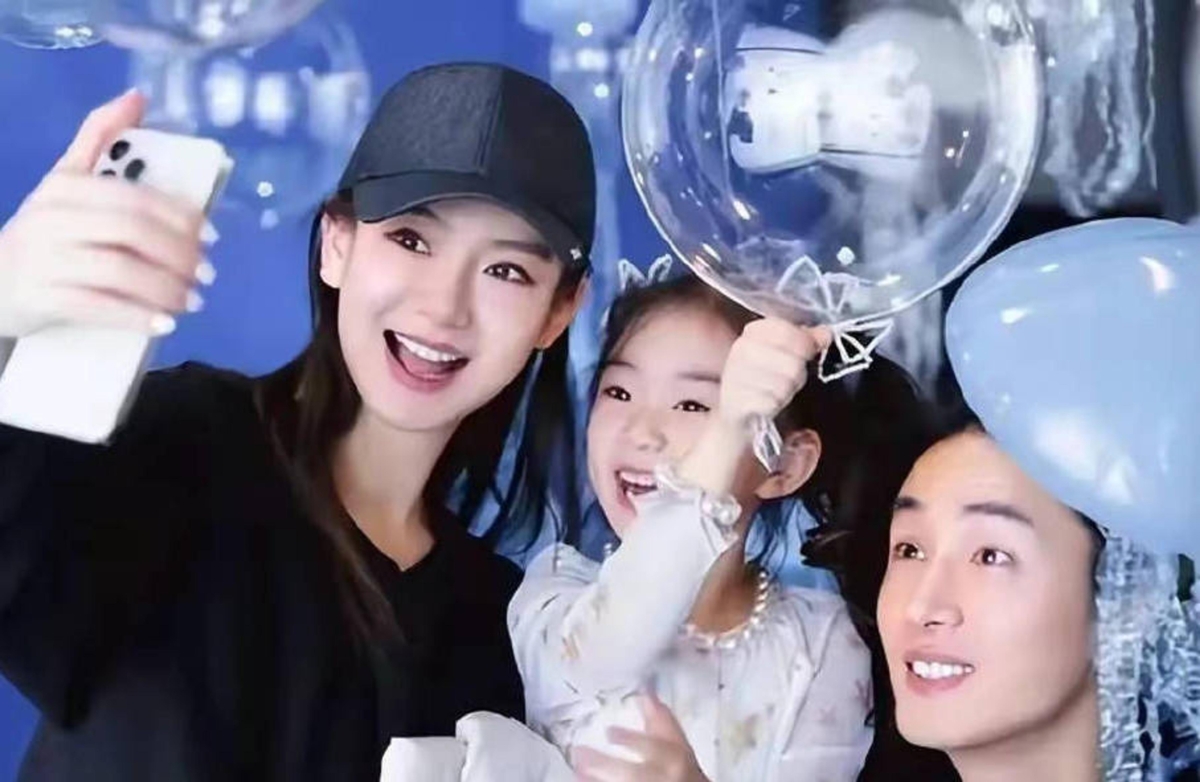 “戚薇”以及女儿Lucky