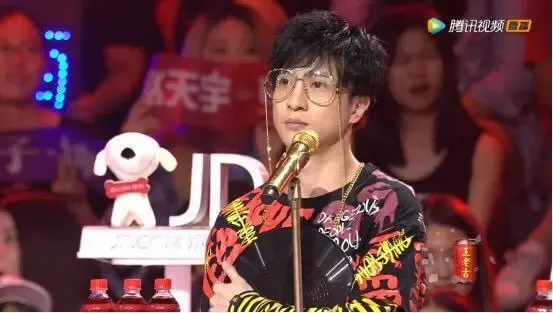 薛之谦在过去担任选秀节目《明日之子》评审