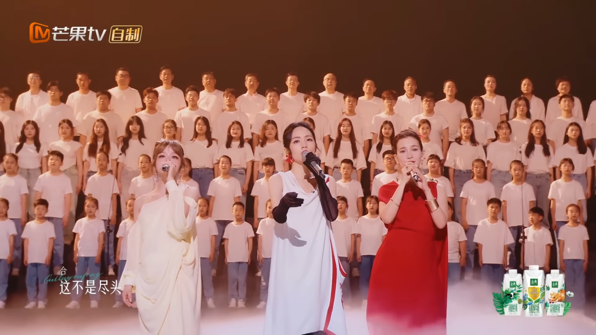 由于“舞台2023”的规则限制，孟美岐的 solo 表演比不上《浪姐 4》封神舞台