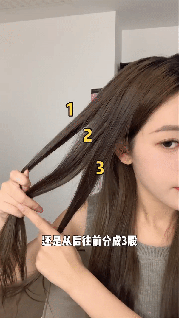 Step 2:编两侧麻花辫