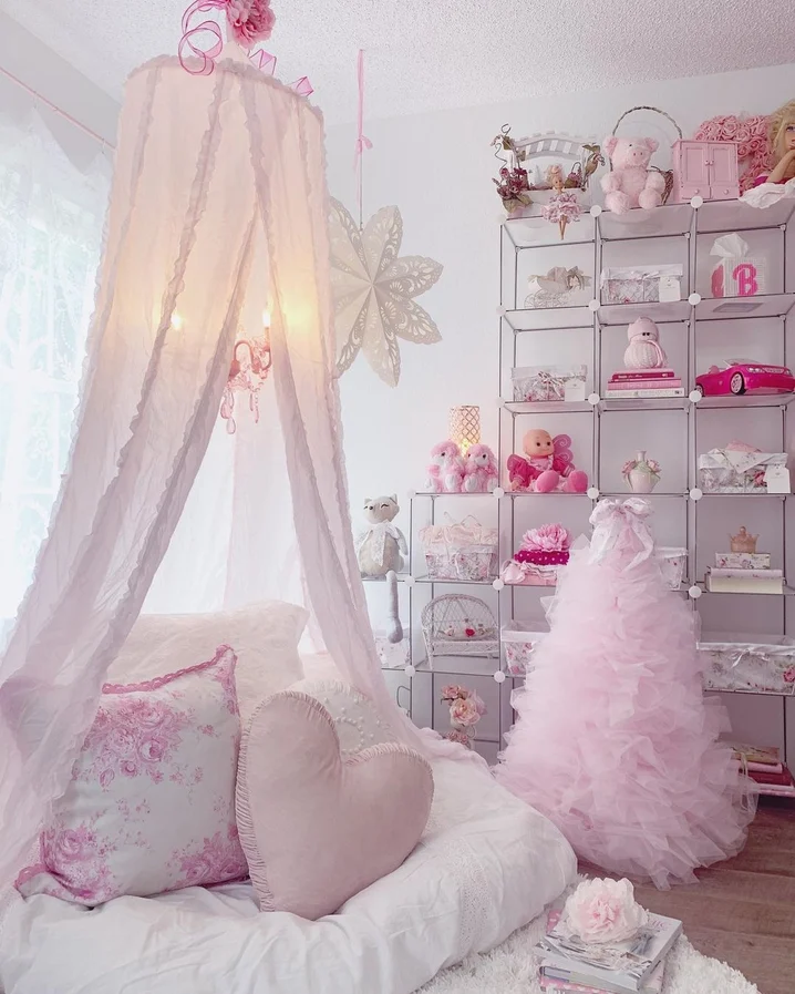 #Dena Daniels的真人芭比屋