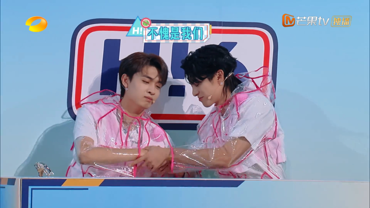 王鹤棣和秦霄贤是“好六团”里公认的显眼包