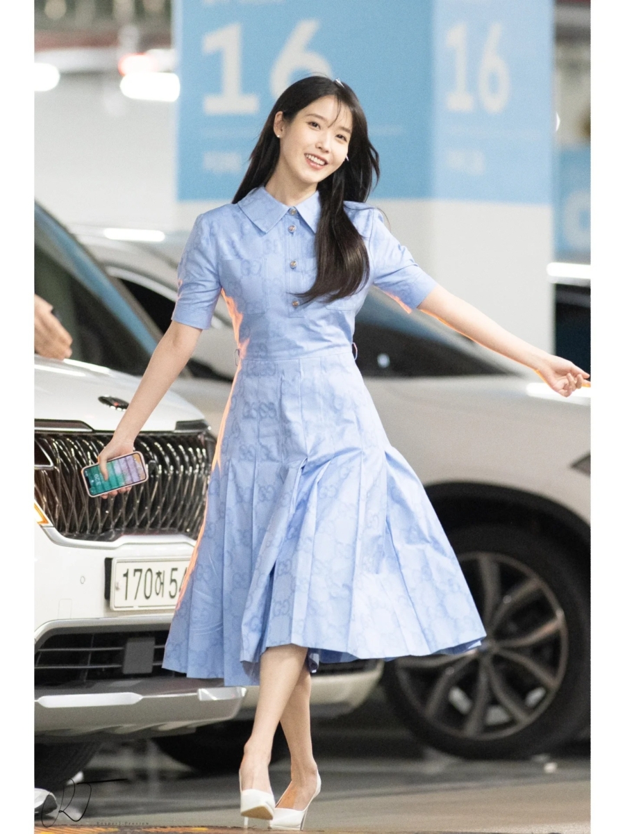 职场穿搭 3：衬衫裙 + 小猫跟