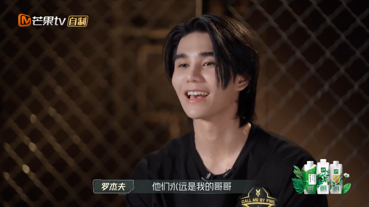 罗杰夫看着其他队长来抢人也不敢争取
