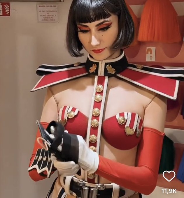 Lisa 的礼帽造型(示意图)