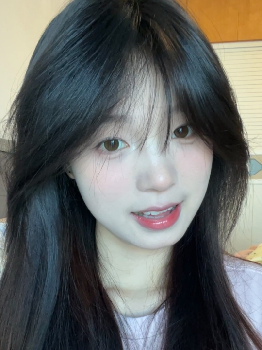 「发夹版」耳后双 C 发型