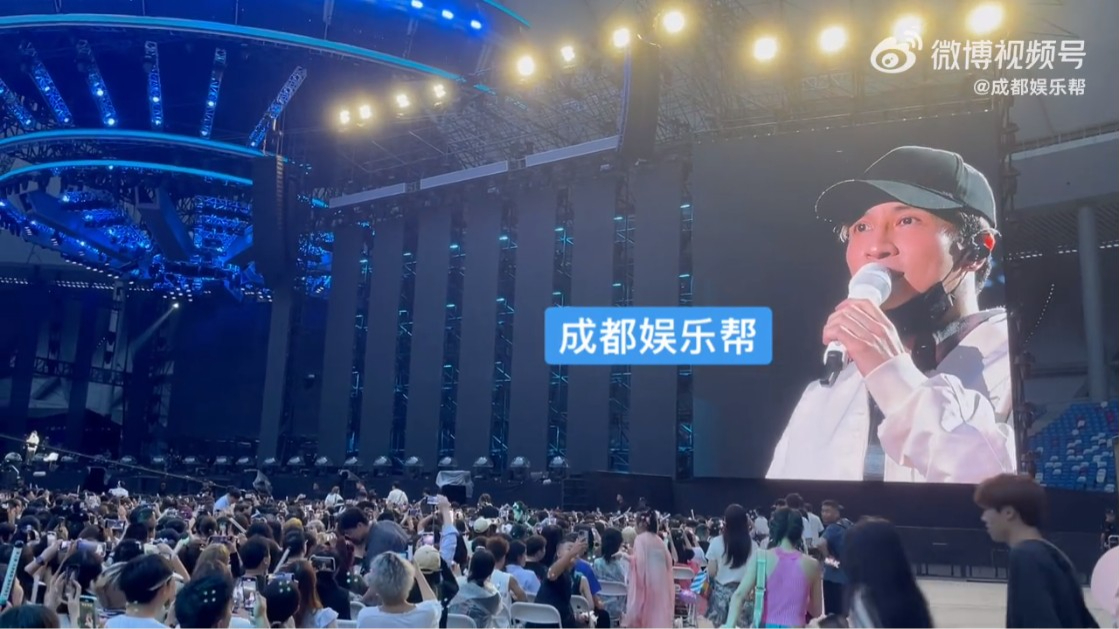 薛之谦亲自到现场和歌迷说明情况
