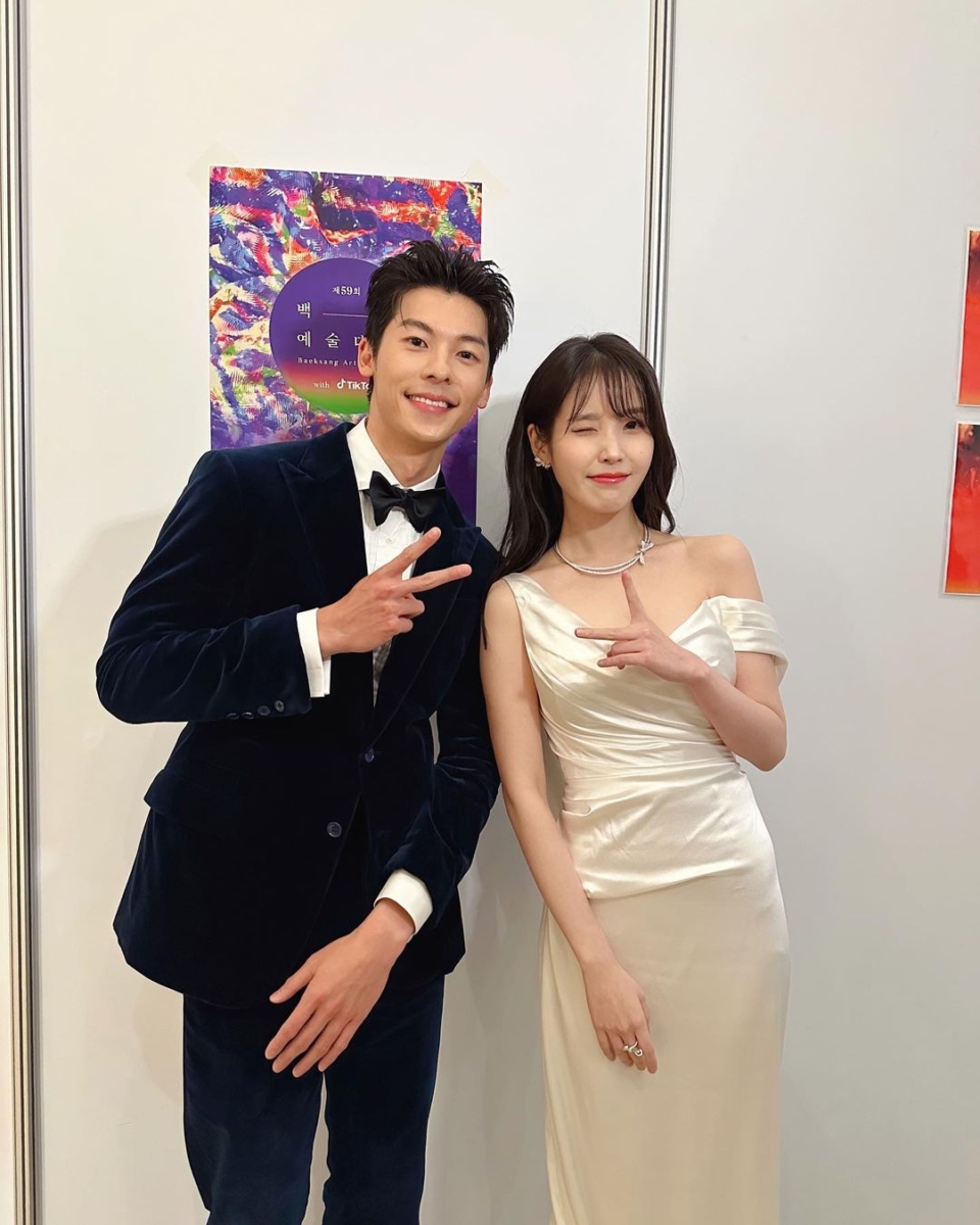 许光汉和 IU 同框