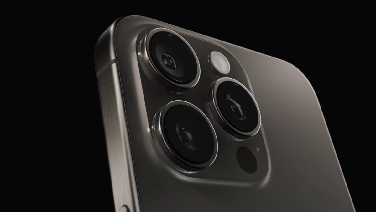 iPhone 15 Pro Max 首次搭载潜望式长焦镜头