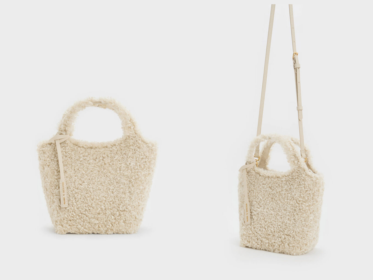 5、Arlys Furry Tote Bag - Beige