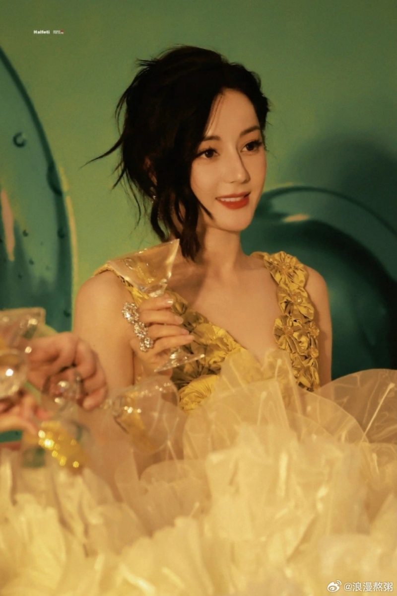 迪丽热巴每年都不缺席杨幂的生日