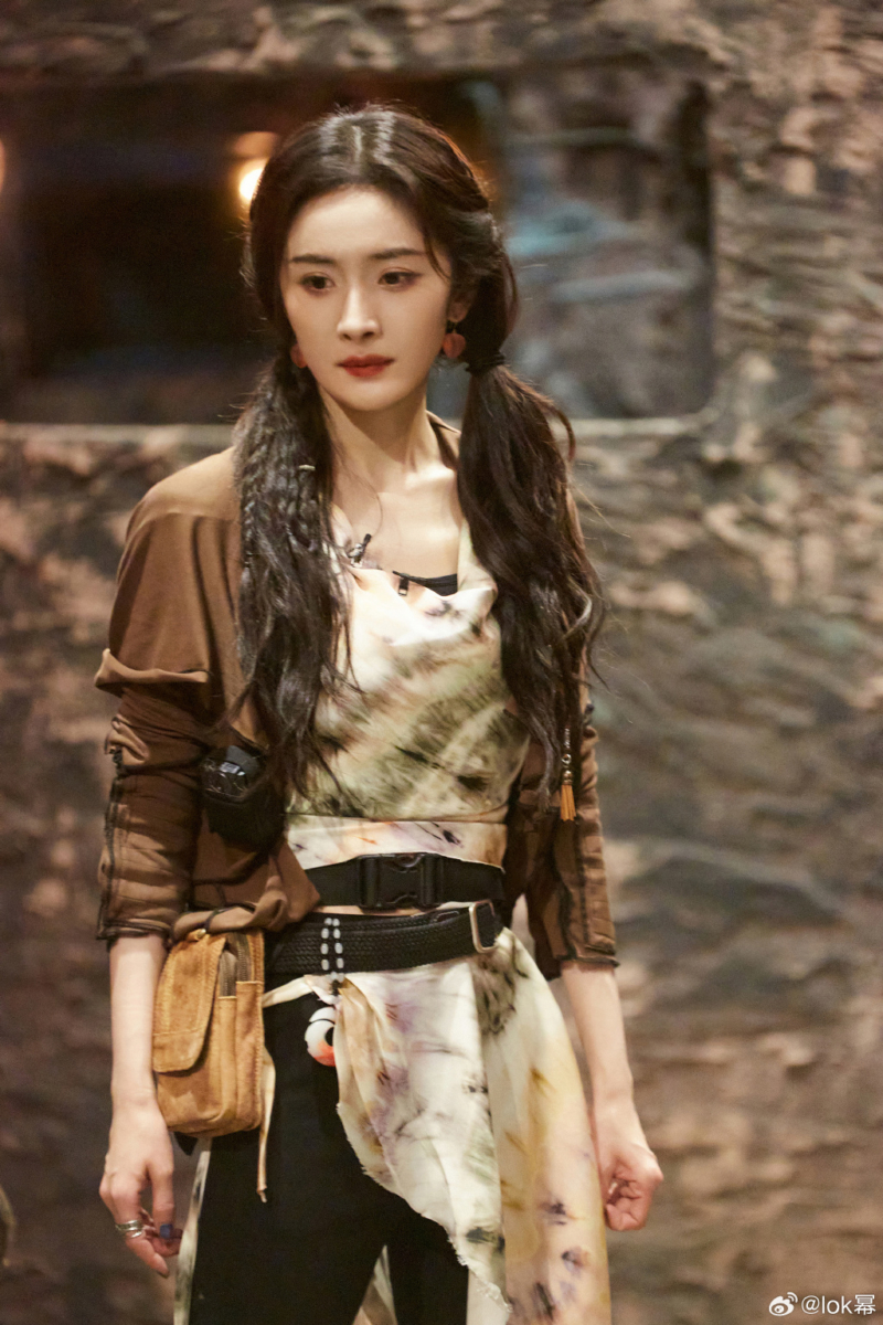 杨幂的美拉德风造型