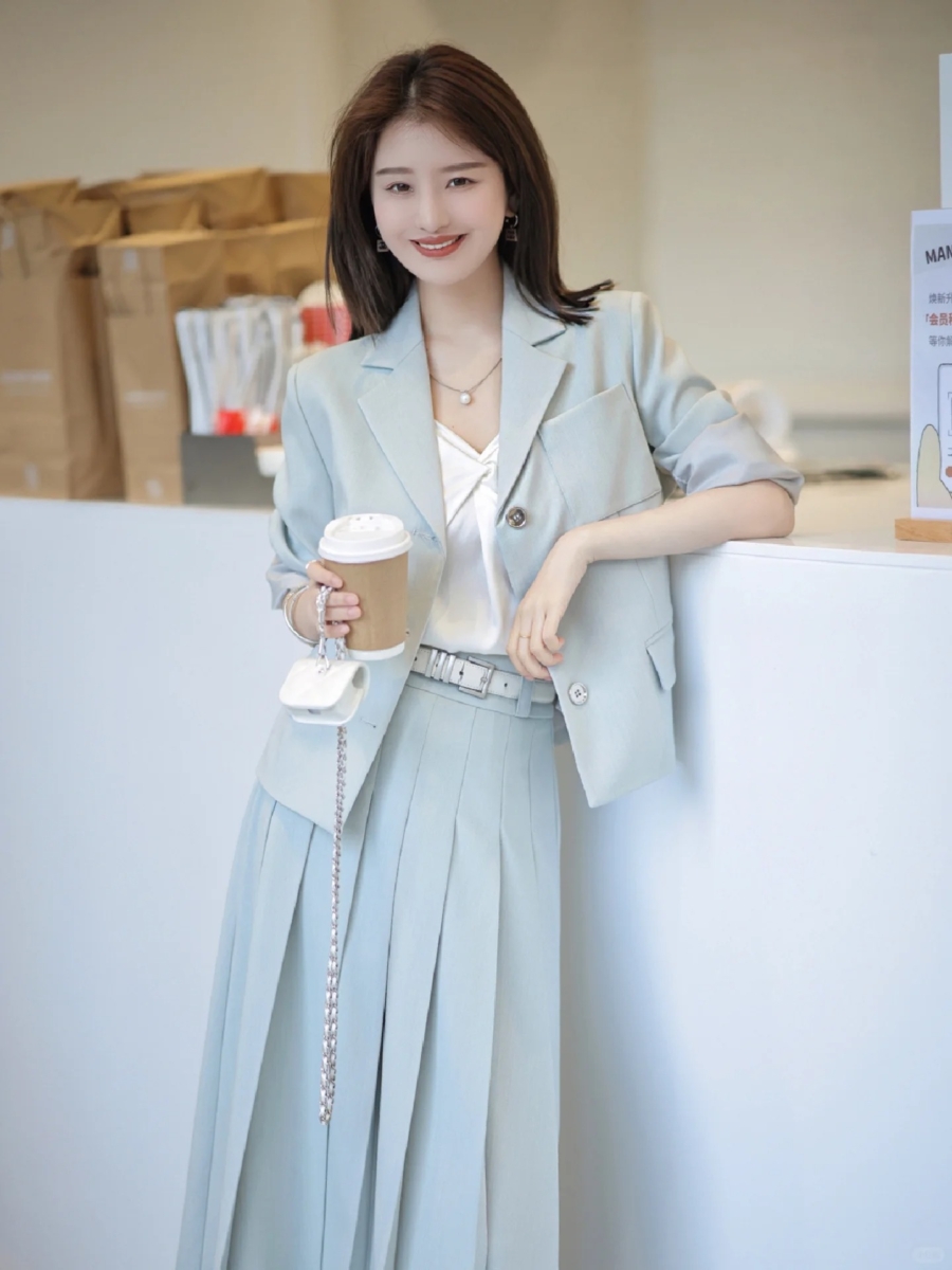 职场穿搭 2：西装外套 + 半裙