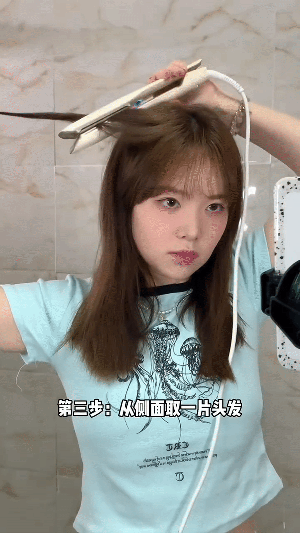 3、夹侧边的头发