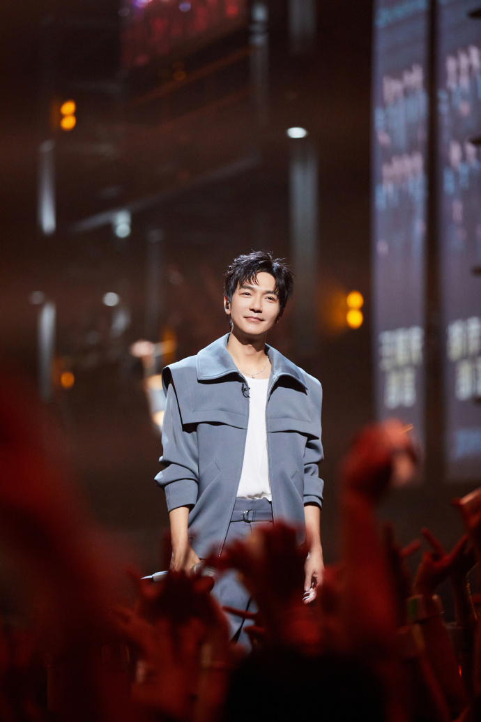 陈楚生登上一位