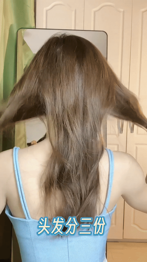 1、毛晓彤迪士尼「丝带双麻花」