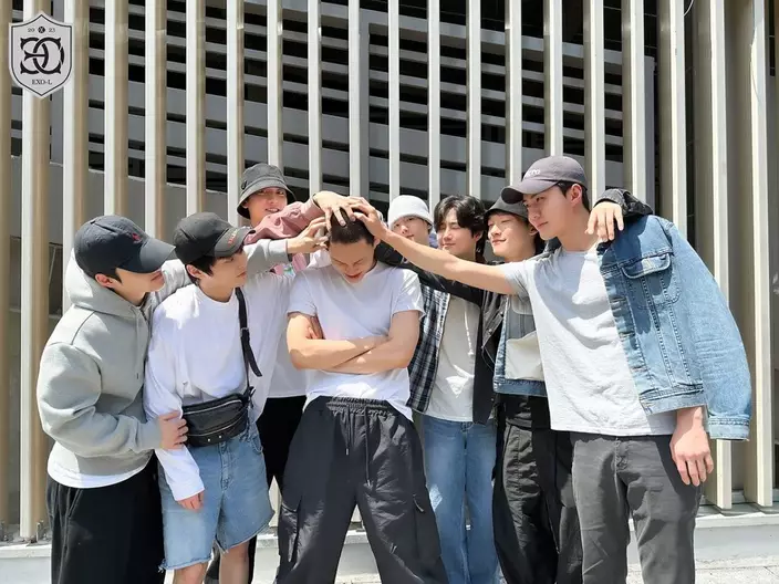 EXO