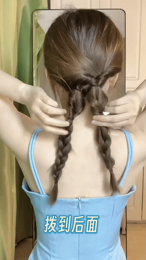 1、毛晓彤迪士尼「丝带双麻花」