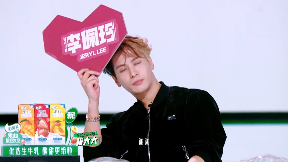 王嘉尔直夸李佩玲“无可挑剔”