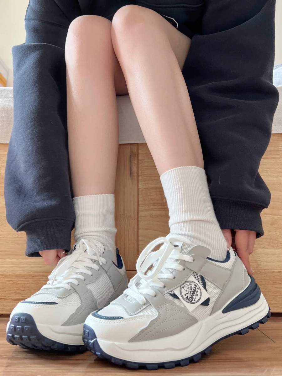 少女感单品 1:板鞋/ 运动鞋